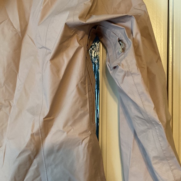 Eddie Bauer Rose Pink lightweight Women’s Windbreaker in size Medium in VEUC - Picture 4 of 4